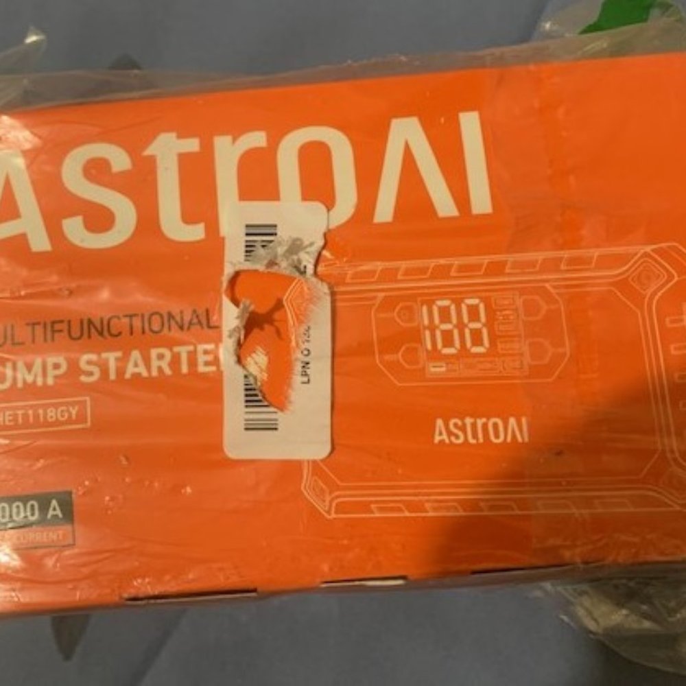 AstroAI multifunctional Jump Starter - Picture 2 of 10